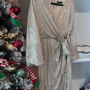 Sold Beautiful champagne sequined dress, new.